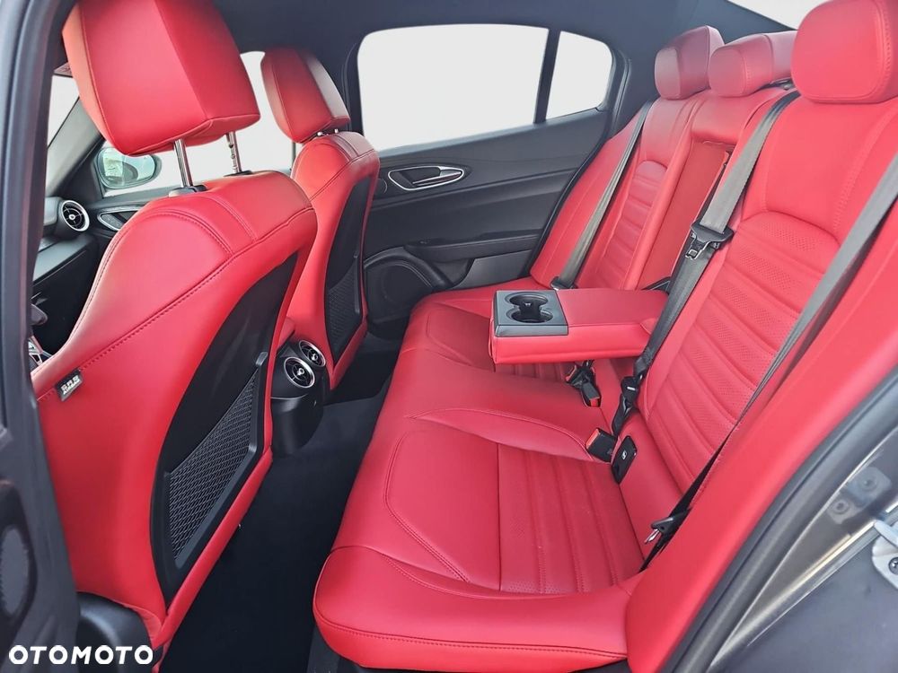 Alfa Romeo Giulia 2.0 Turbo Sprint Q4 - 16