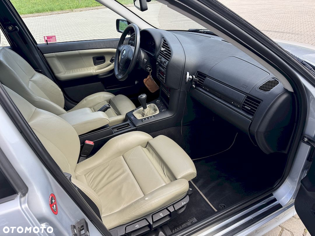 BMW Seria 3 320i - 19