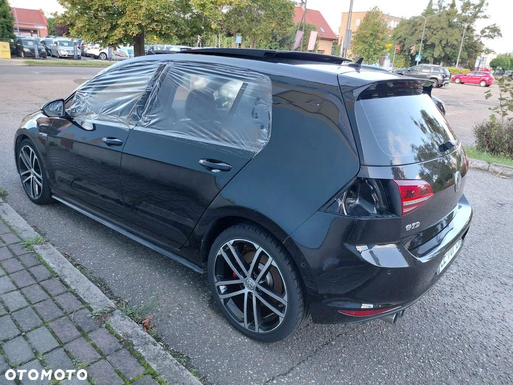 Volkswagen Golf - 10
