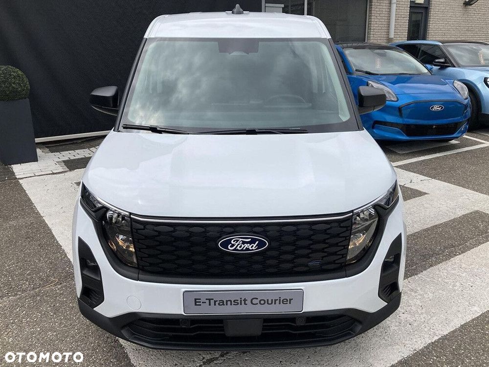 Ford Transit Courier - 8