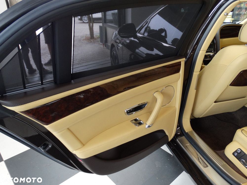 Bentley Flying Spur - 23