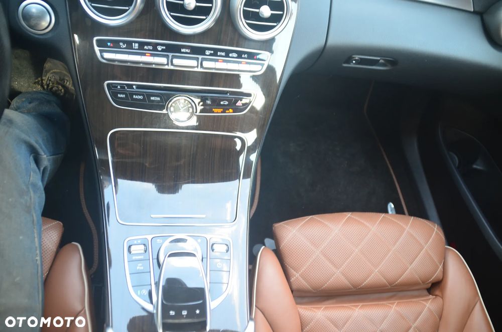 Mercedes-Benz Klasa C 200 4Matic 7G-TRONIC AMG Line - 20