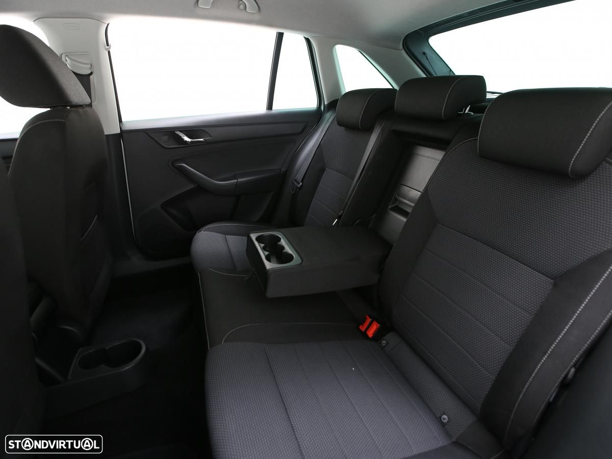 Skoda Rapid - 8