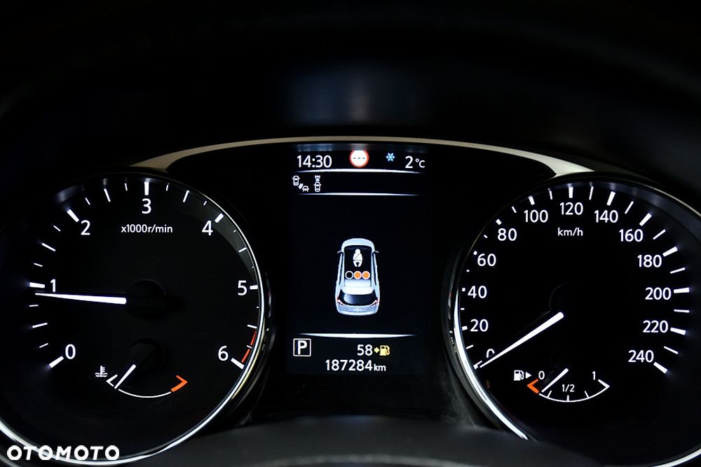 Nissan X-Trail 1.6 DCi Xtronic Tekna - 16