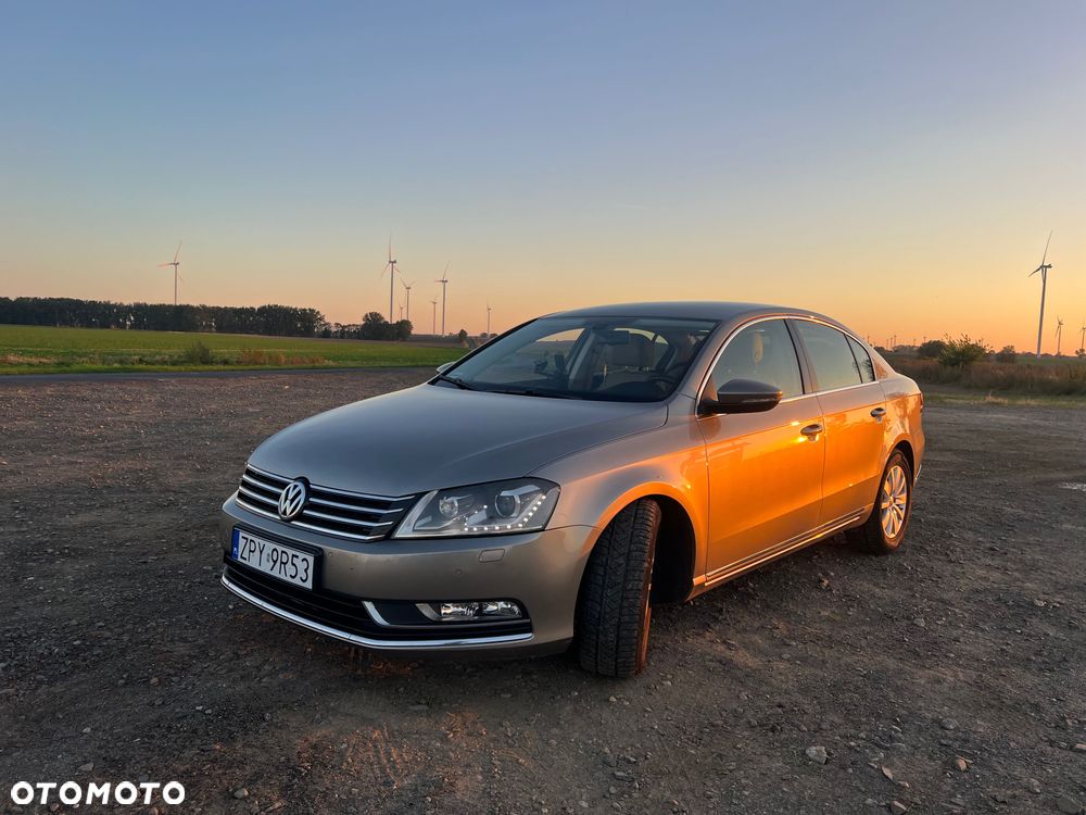 Volkswagen Passat - 4