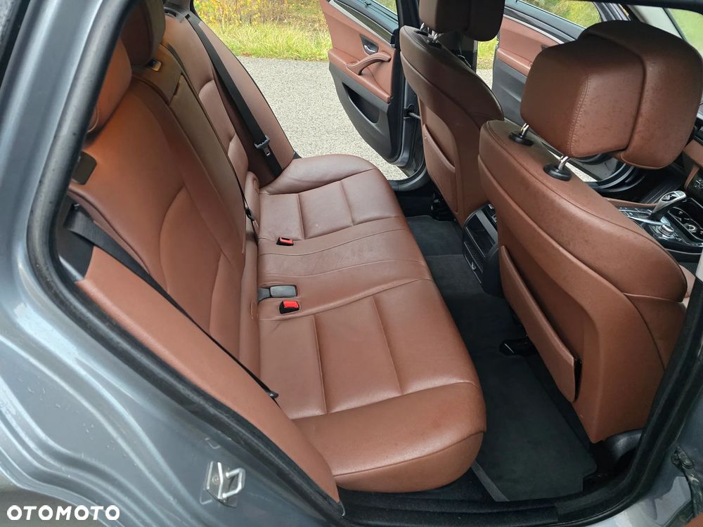 BMW Seria 5 525d xDrive Sport-Aut - 19