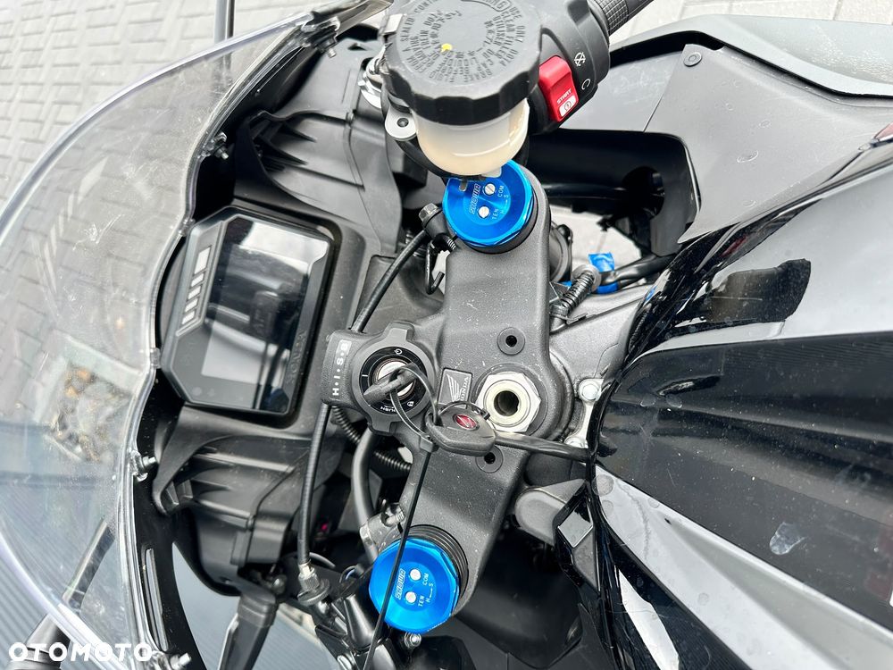 Honda CBR - 7