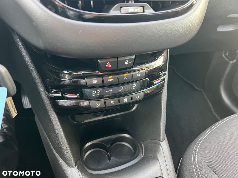Peugeot 208 1.6 BlueHDi Allure S&S - 13