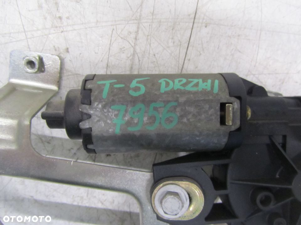 Vw T5 2.5TDI EU silniczek wycieraczek tył-drzwi - 2