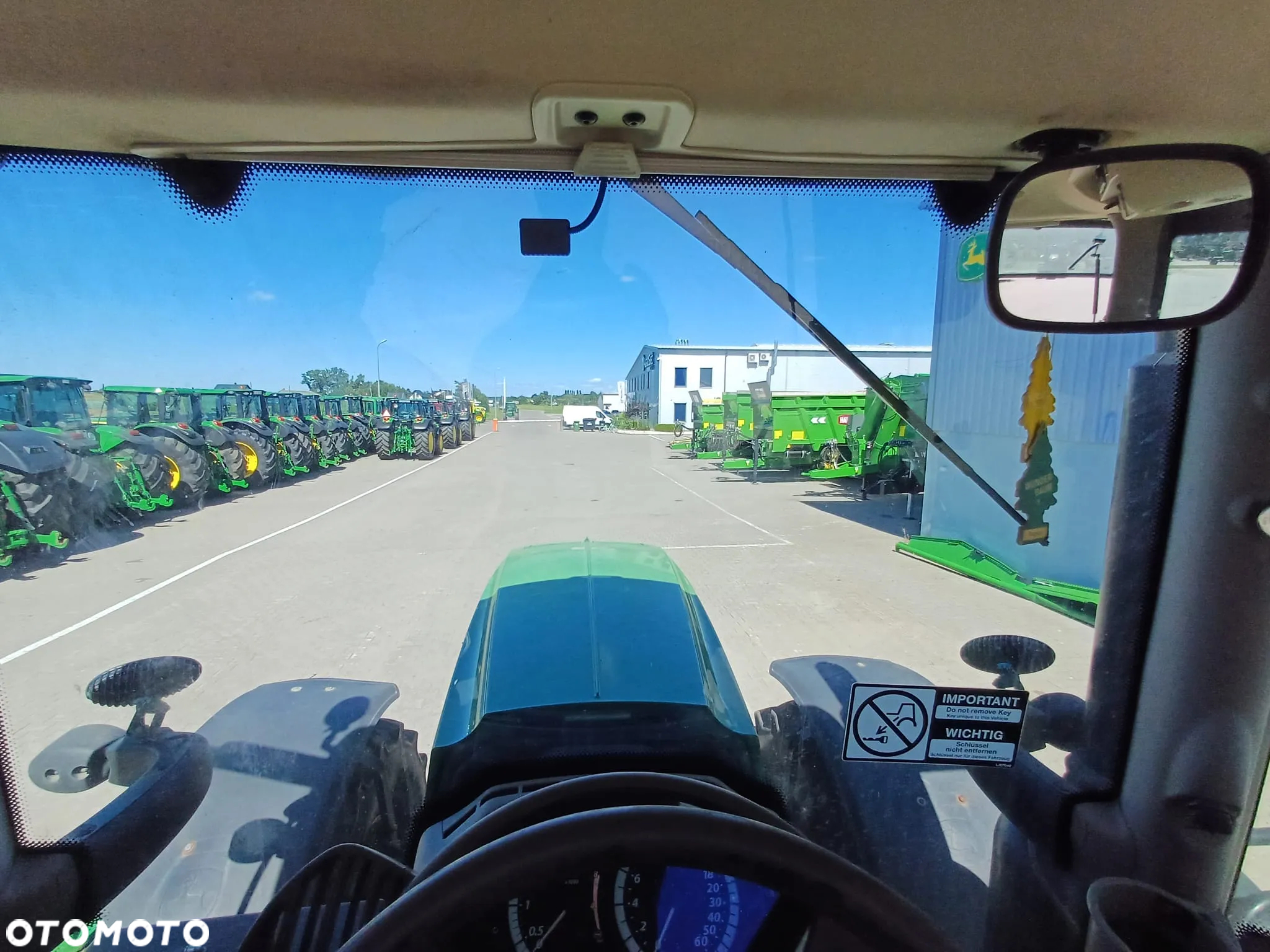 John Deere 6215R - 12