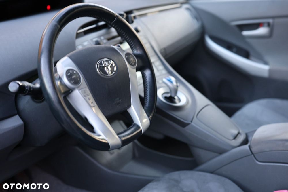 Toyota Prius (Hybrid) Comfort - 3
