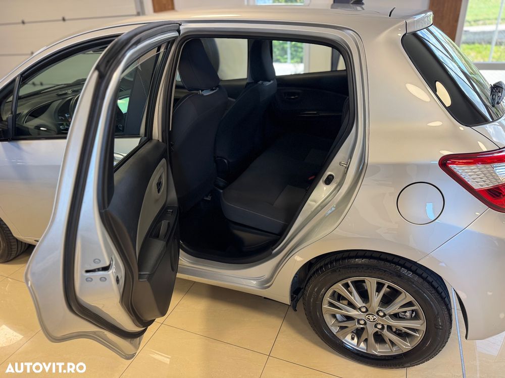 Toyota Yaris 1.5 VVT-i HSD Dynamic - 9