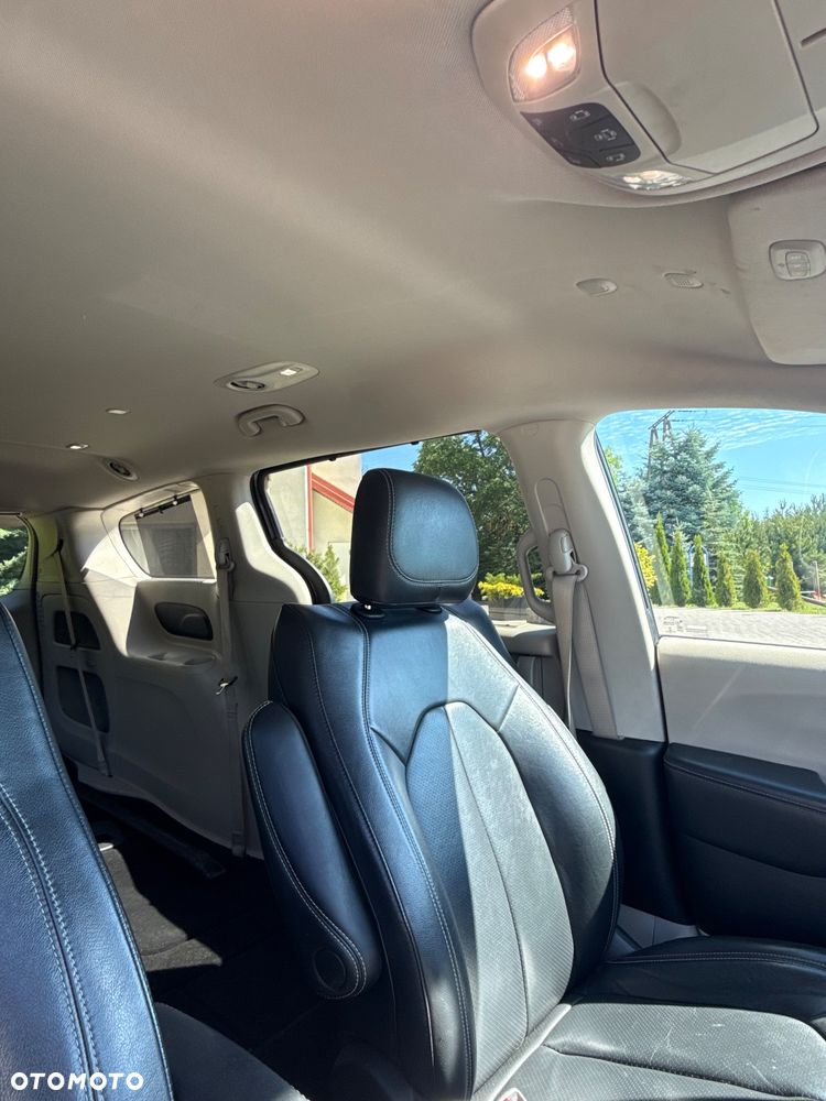 Chrysler Pacifica - 23
