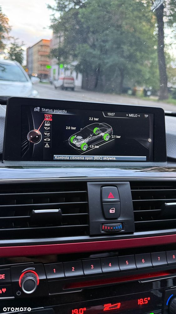 BMW Seria 3 318i Sport Line - 34