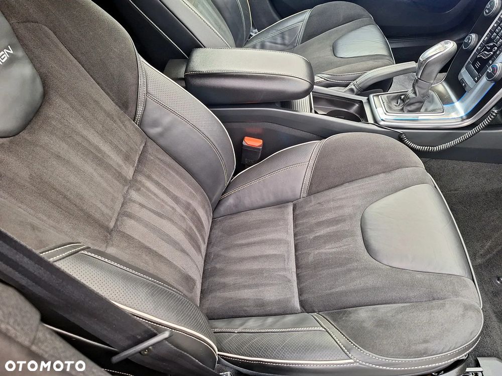 Volvo V40 D2 R Design - 24