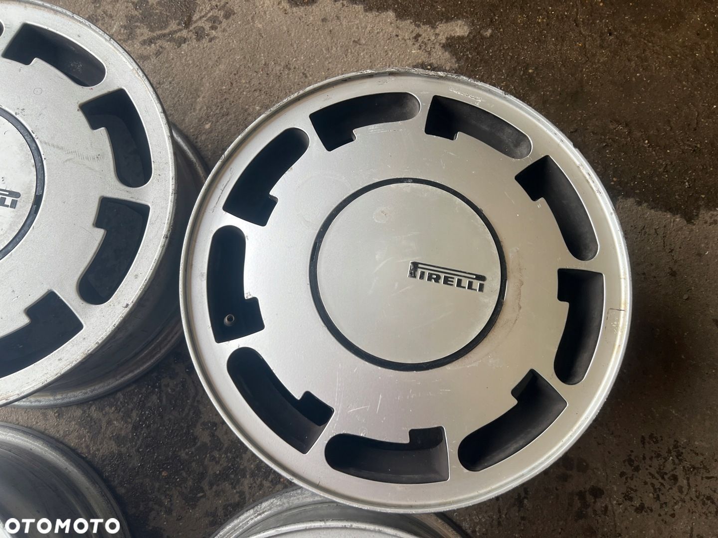 FELGI ALU VW VOLKSWAGEN GOLF 1 2 PIRELLI 14 4X100 ET38 ORYGINALNE - 1
