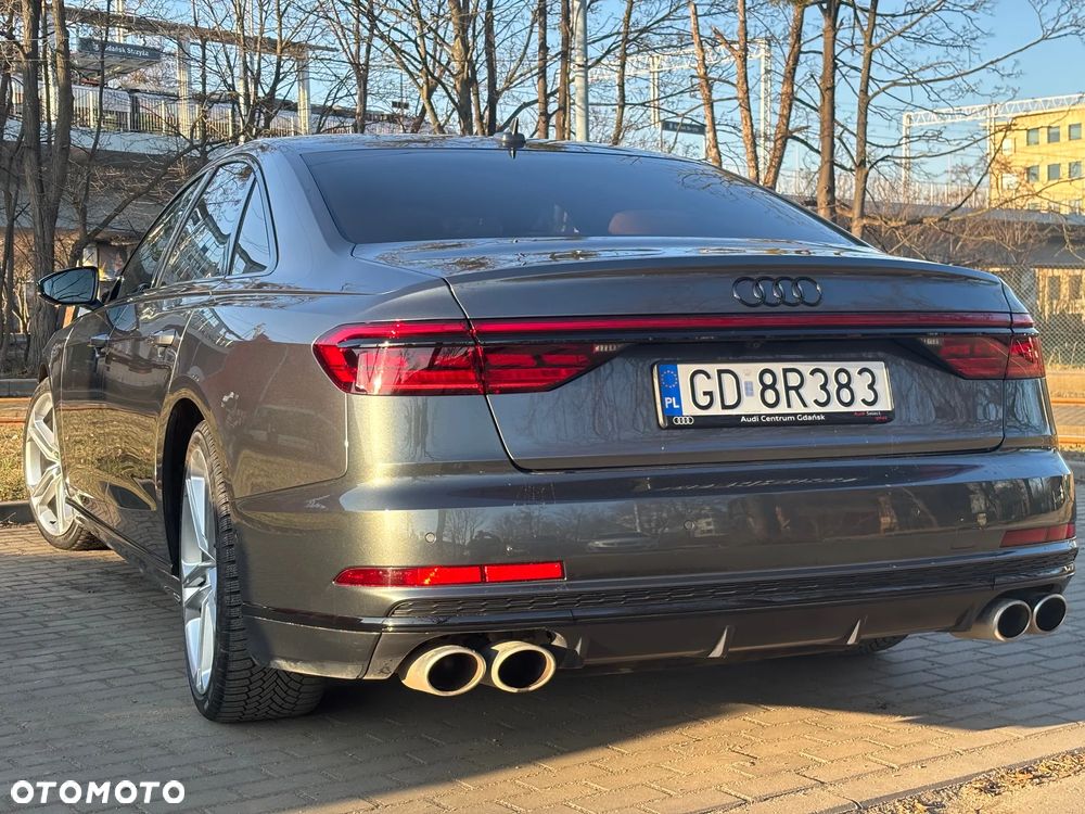 Audi S8 - 4