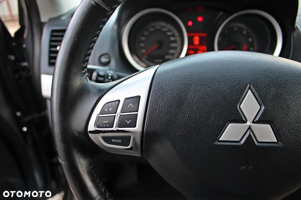 Mitsubishi Lancer 1.8 Intense - 26
