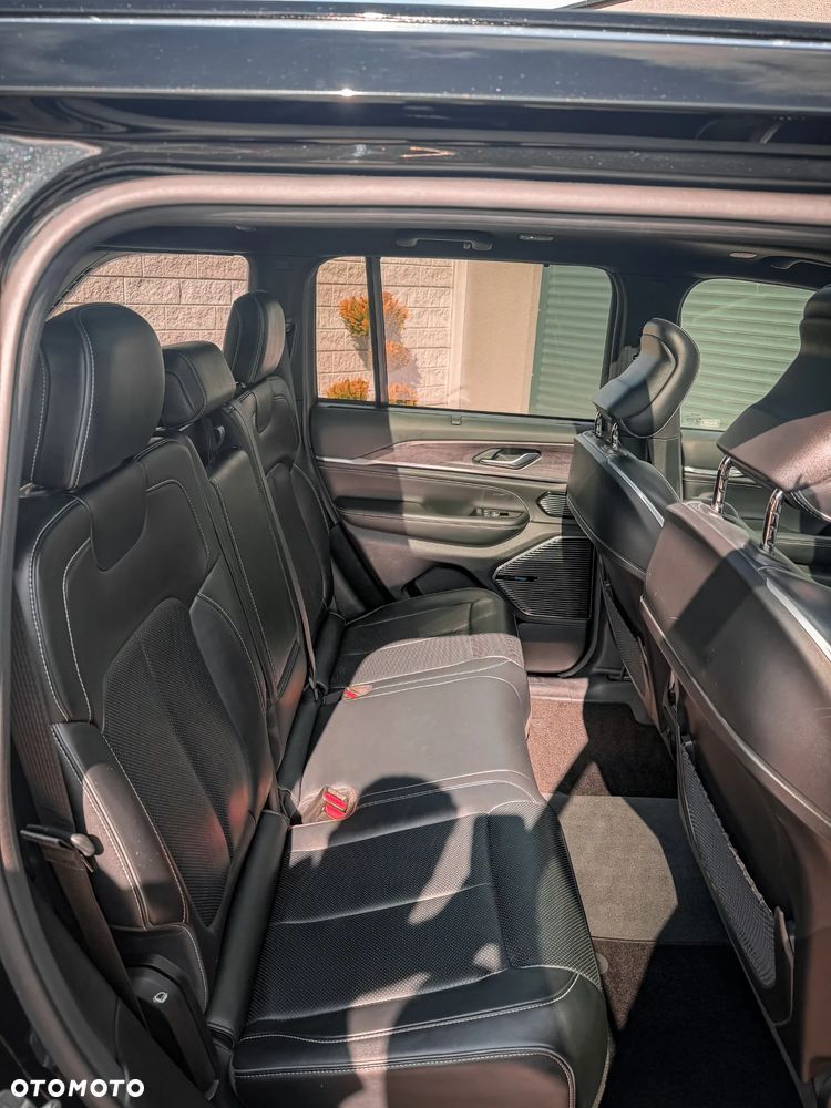 Jeep Grand Cherokee - 21