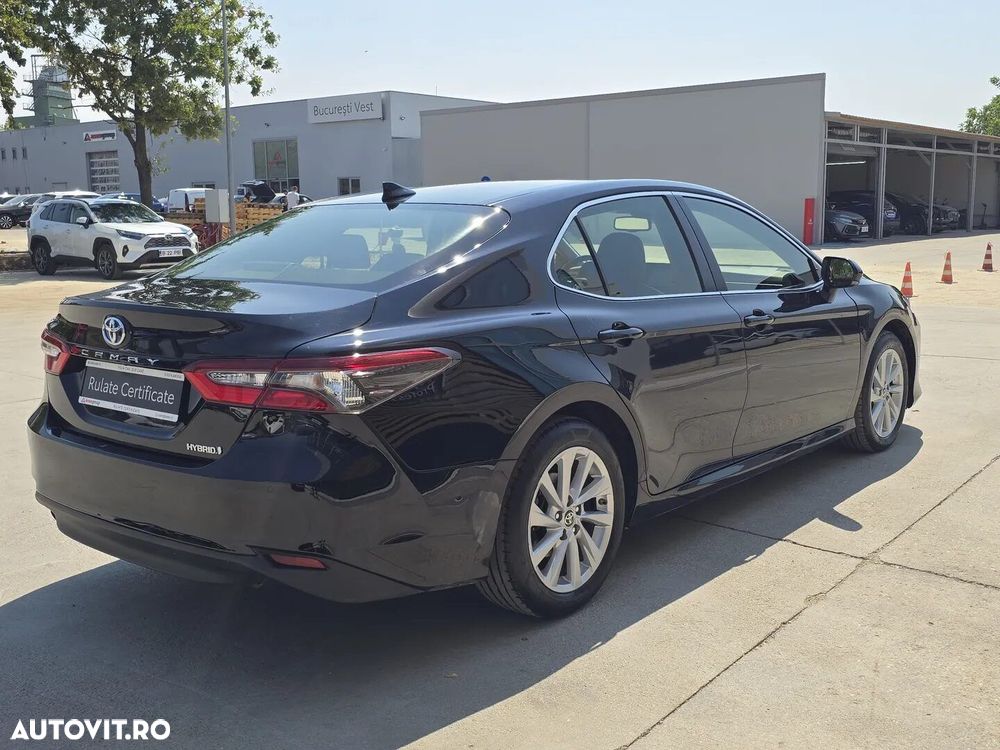 Toyota Camry - 6
