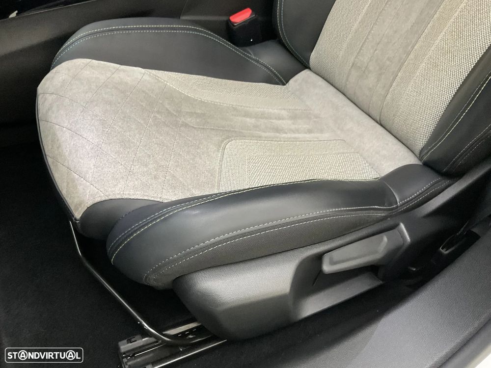 Peugeot e-2008 50 kWh GT Pack - 27