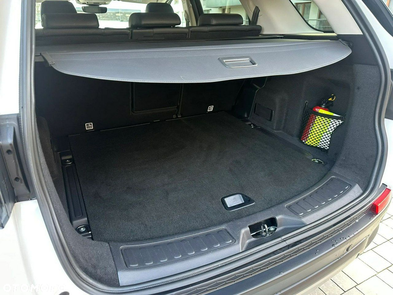 Land Rover Discovery Sport 2.0 P200 mHEV S - 14