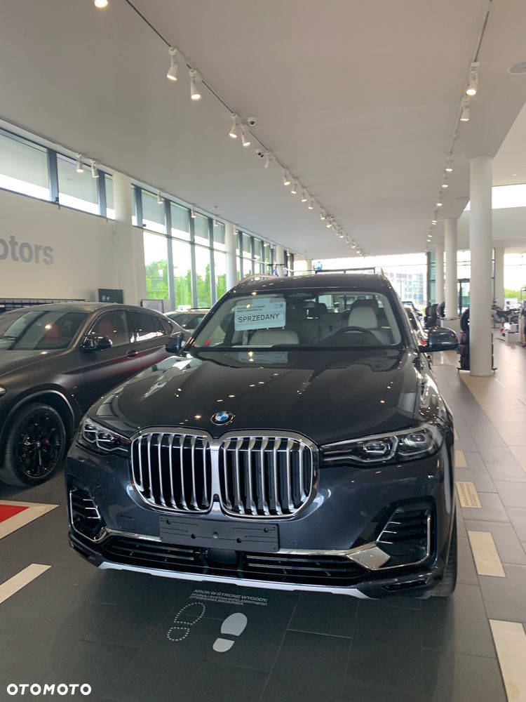 BMW X7 2022 photo 2