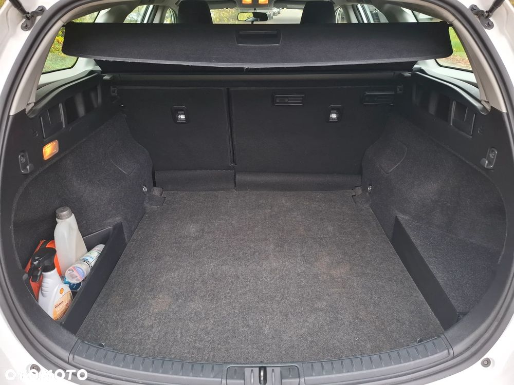 Toyota Auris 1.8 HSD Luna - 17
