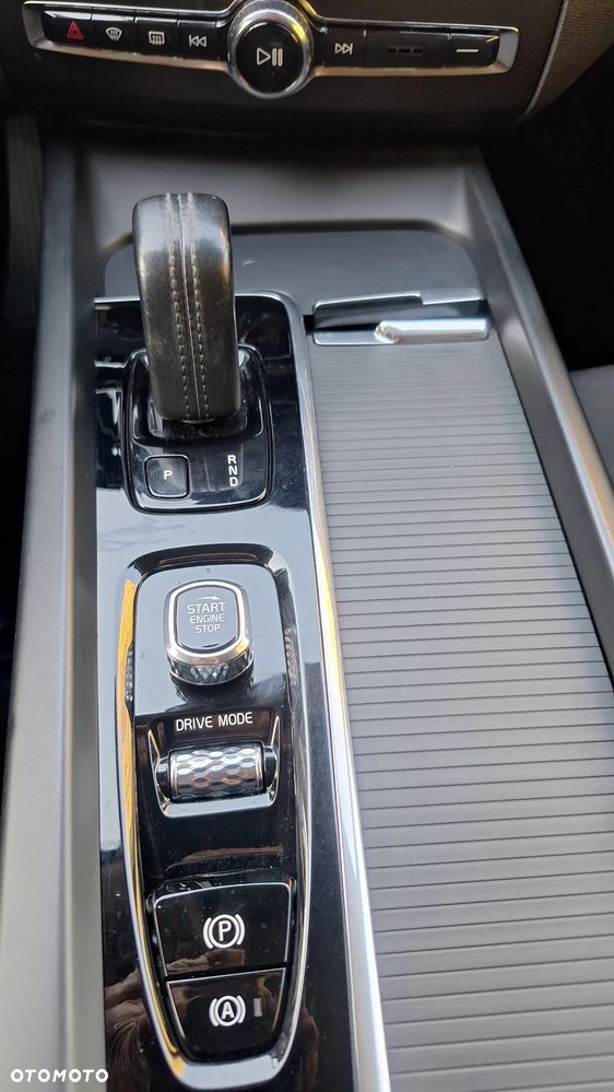 Volvo XC 60 B4 D AWD Geartronic Momentum Pro - 27
