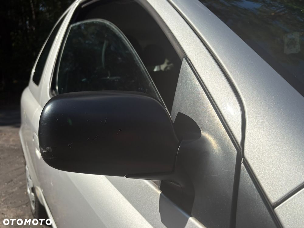 Toyota Yaris - 24