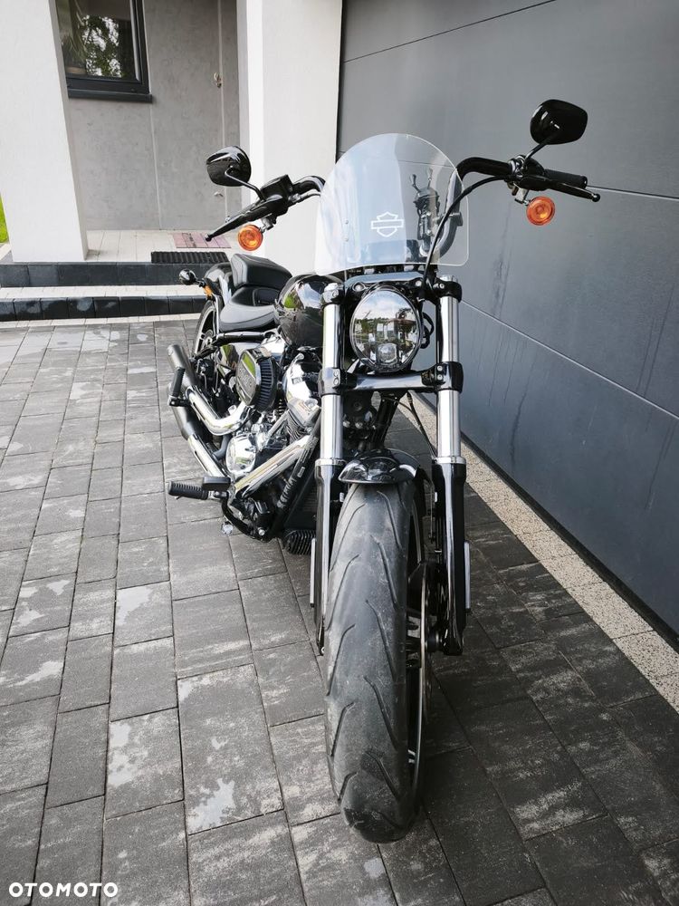 Harley-Davidson Softail Breakout - 26