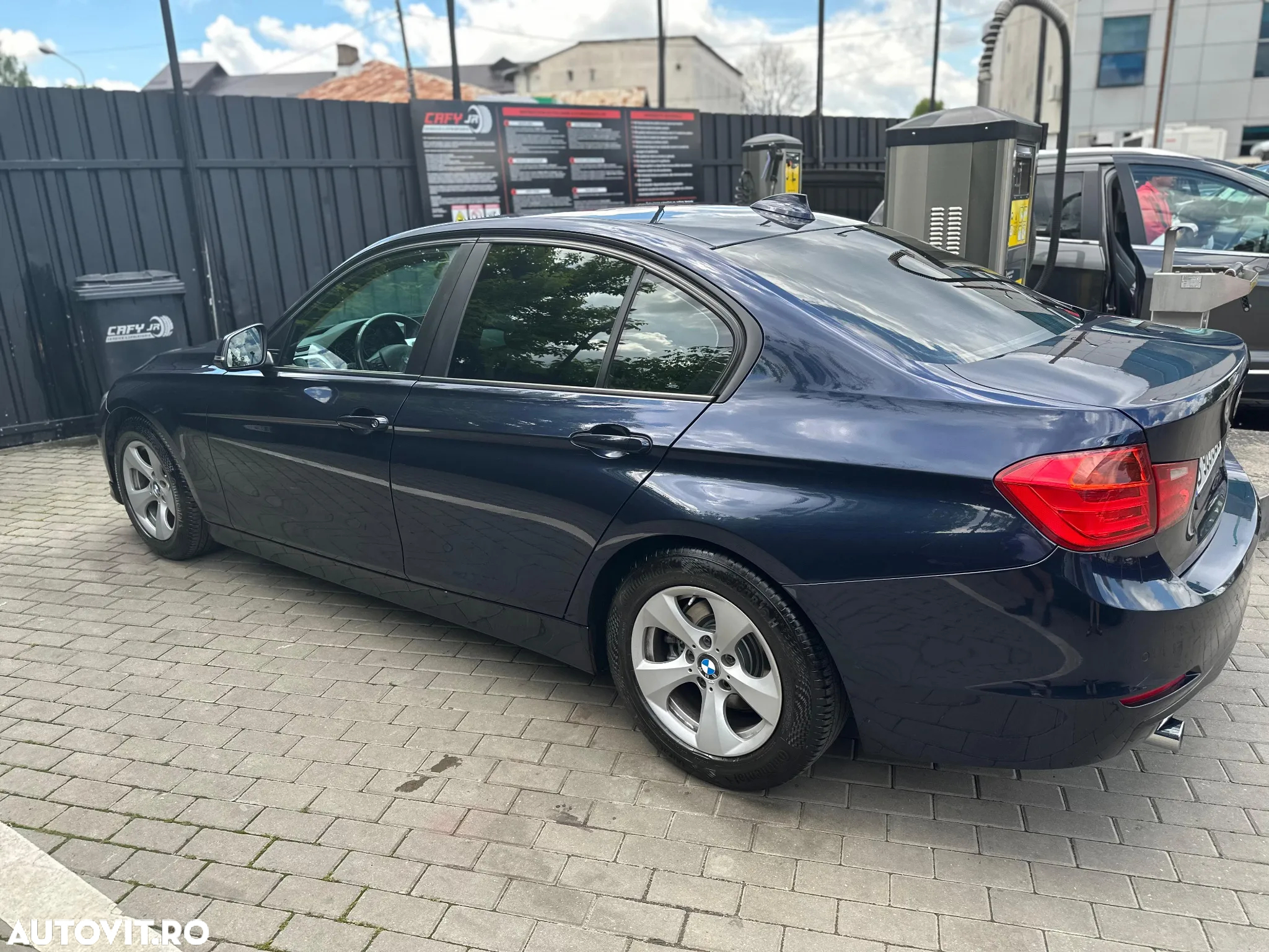 BMW Seria 3 320d - 5