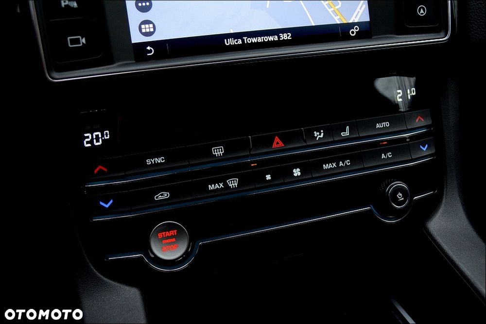 Jaguar F-Pace 2.0 i4D AWD Prestige - 30