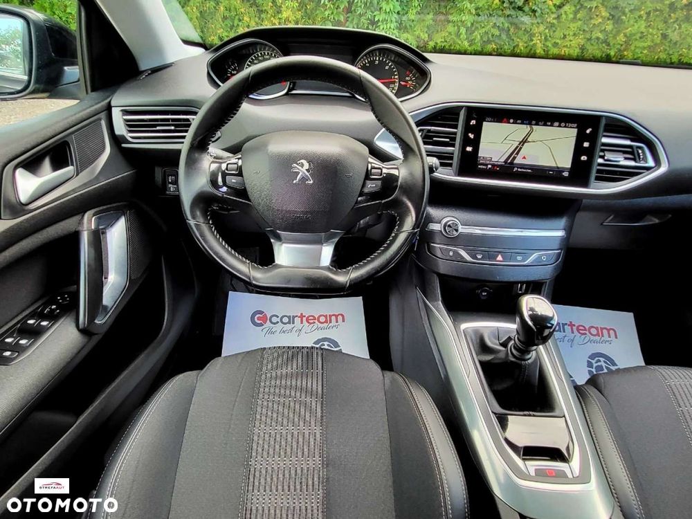 Peugeot 308 - 8