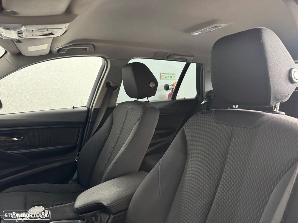 BMW 320 d Auto Pack M - 11