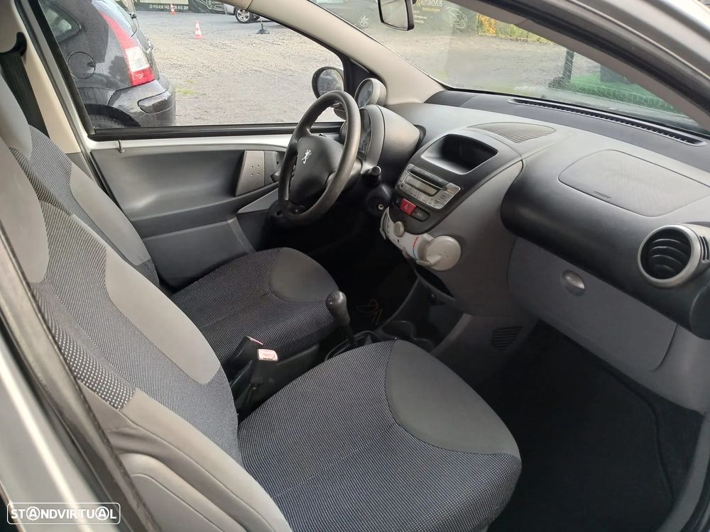 Peugeot 107 1.0 Trendy - 2