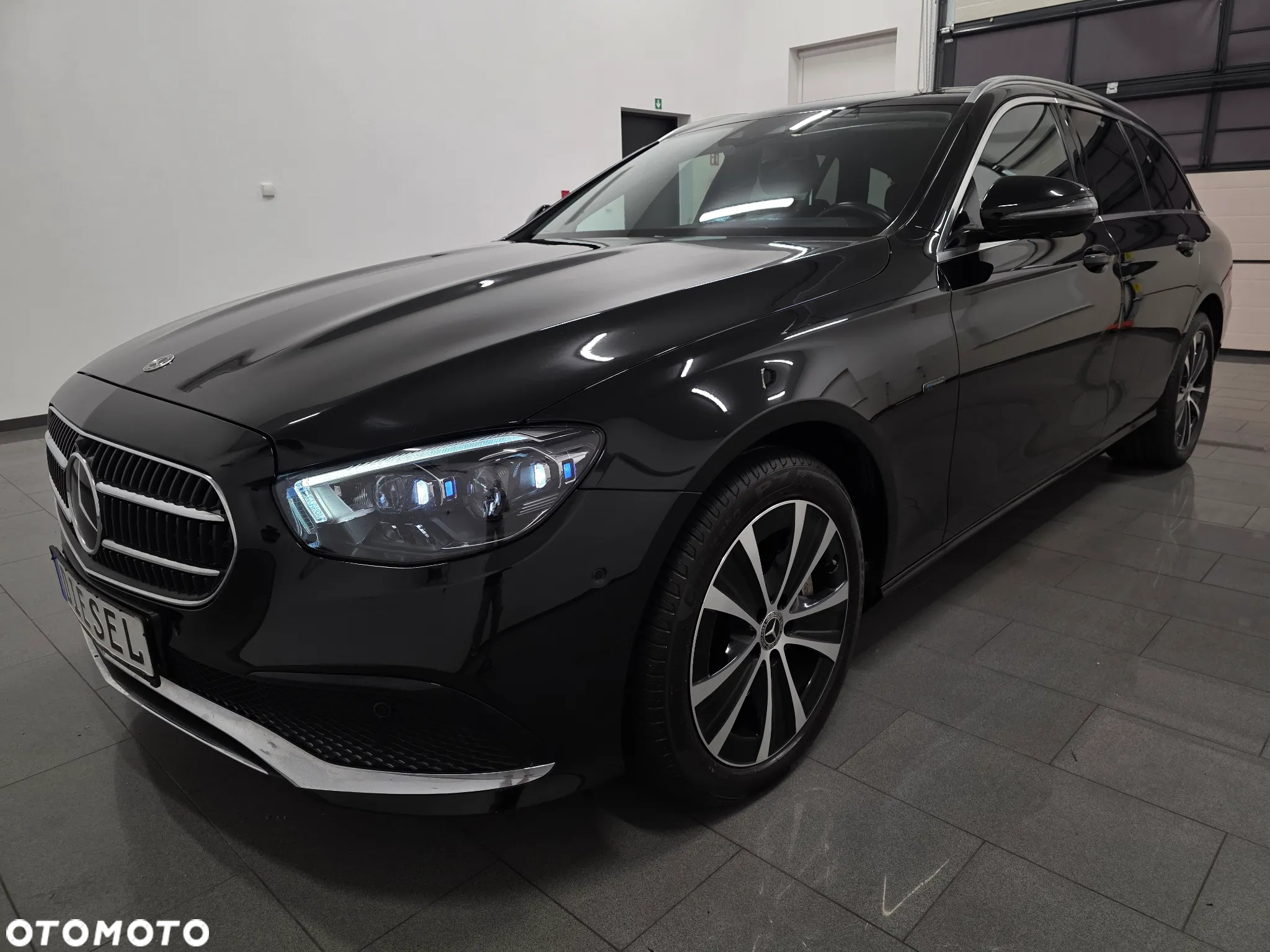 Mercedes-Benz Klasa E 220 d 4Matic 9G-TRONIC AMG Line - 2