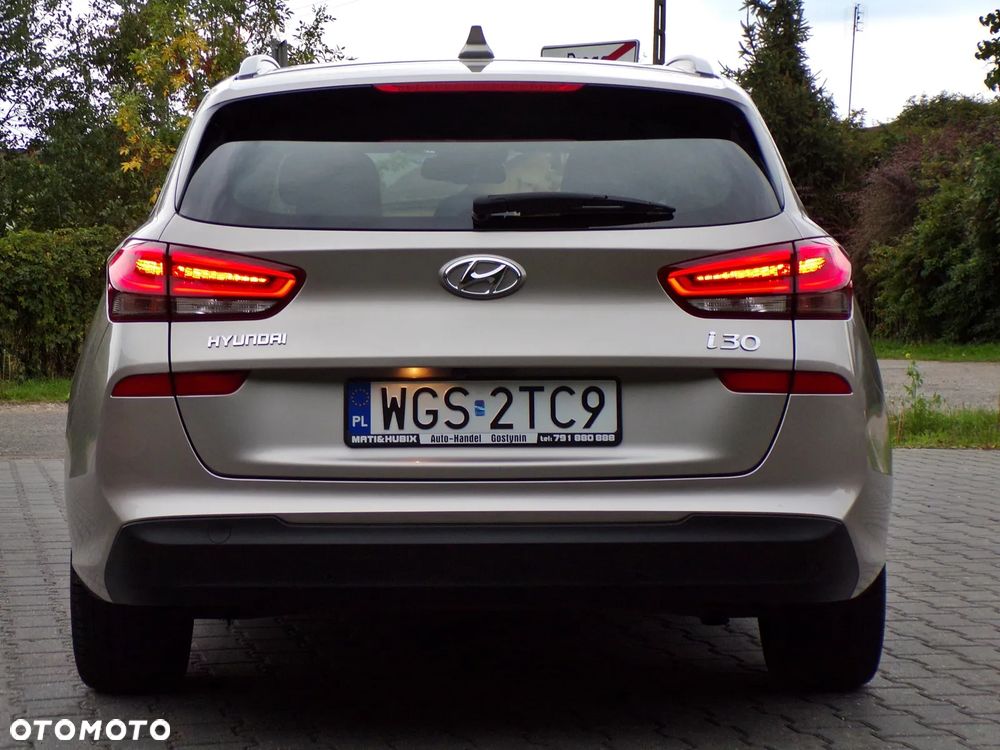 Hyundai i30 blue Kombi 1.6 CRDi Premium - 10