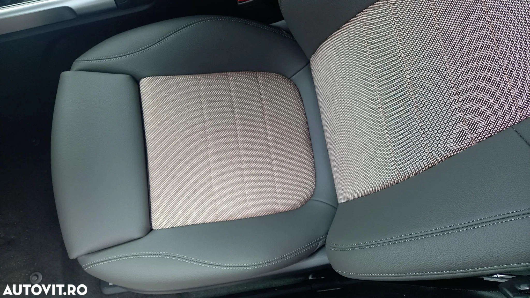 Mercedes-Benz EQB 300 4MATIC - 18