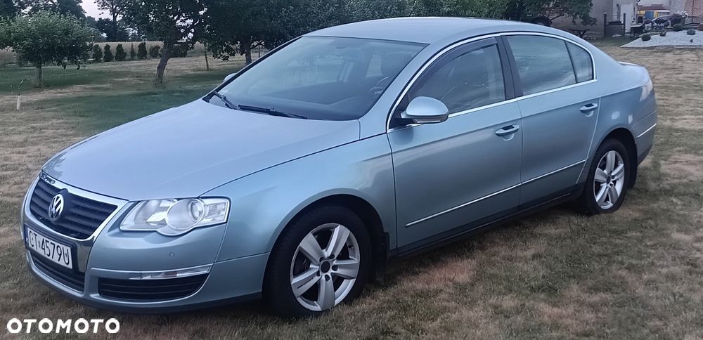 Volkswagen Passat - 1