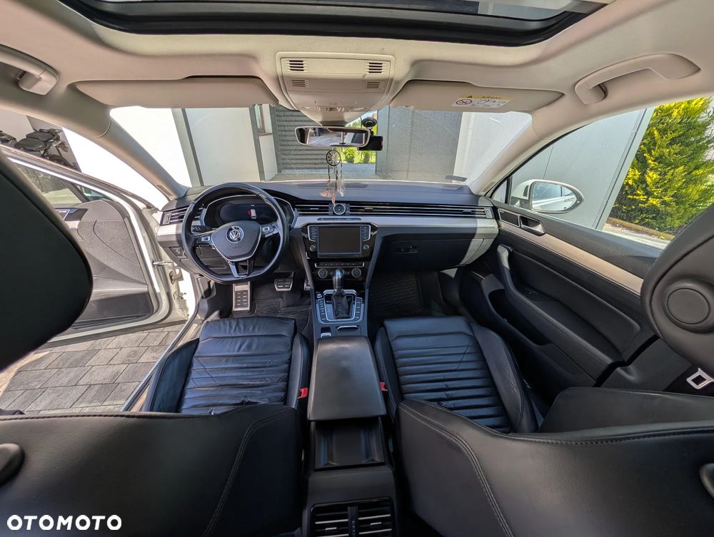 Volkswagen Passat - 12