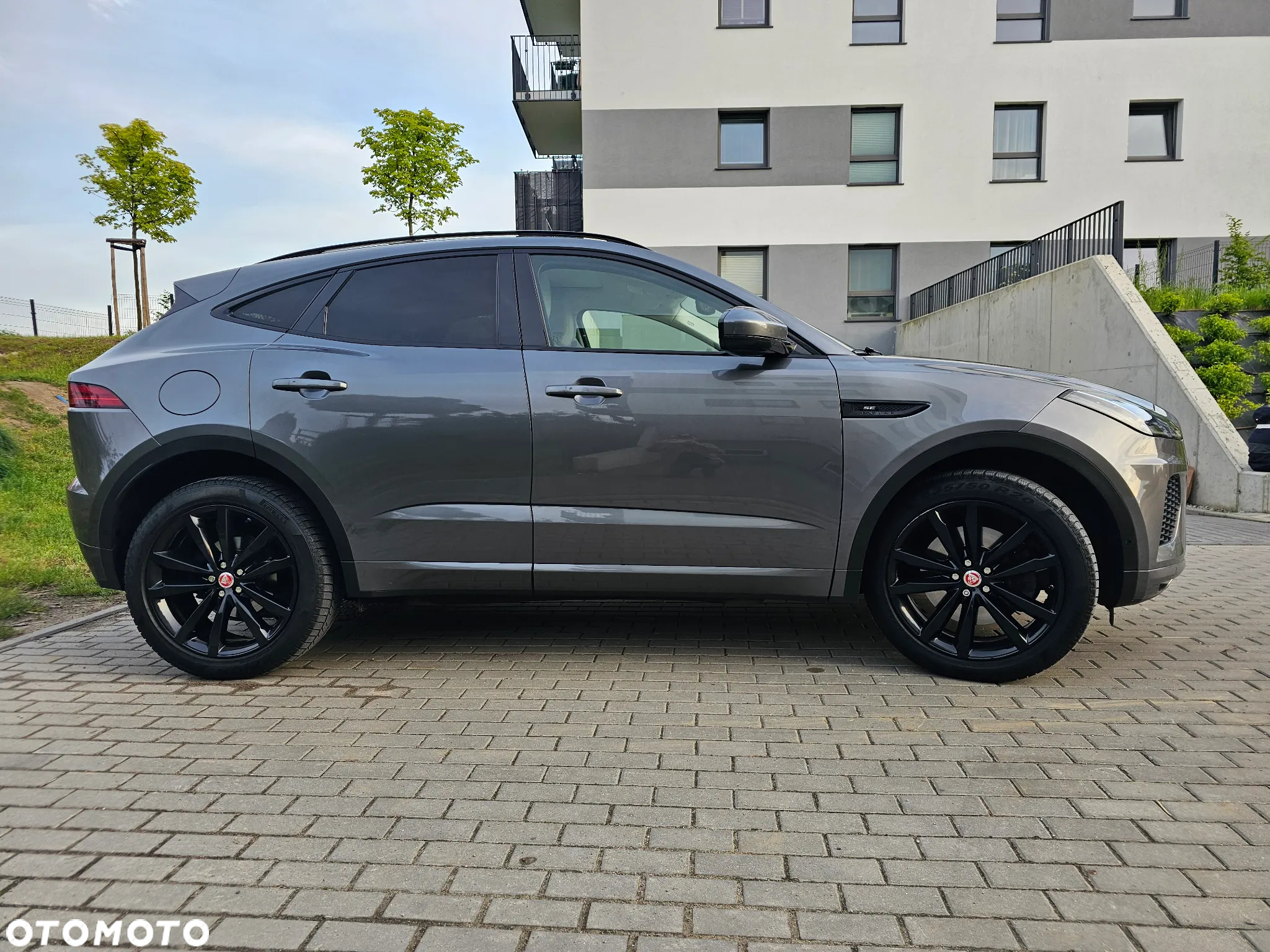 Jaguar E-Pace 2.0 i4P AWD R-Dynamic S - 4