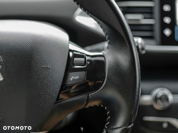 Peugeot 308 SW BlueHDi 120 Stop & Start Allure - 23