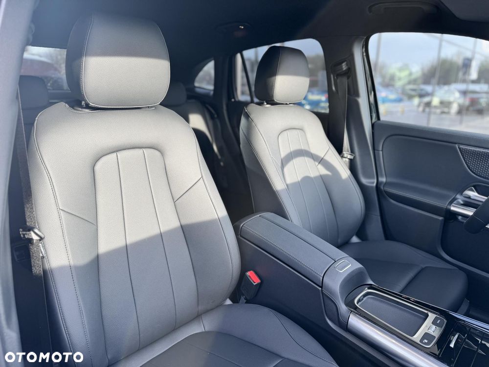 Mercedes-Benz GLA 200 Progressive - 12