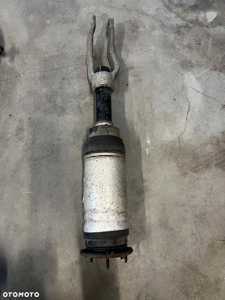 AMORTYZATOR PNEUMATYCZNY PRZÓD LEWY RANGE ROVER VELAR L560 2.0D