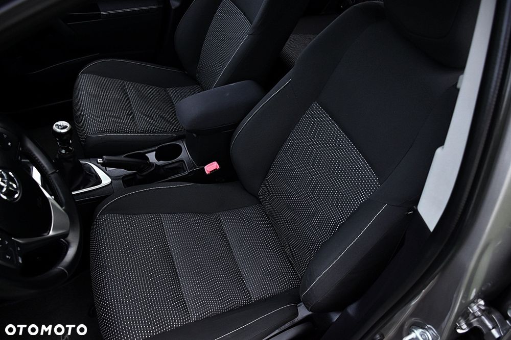 Toyota Auris 1.6 Executive - 33