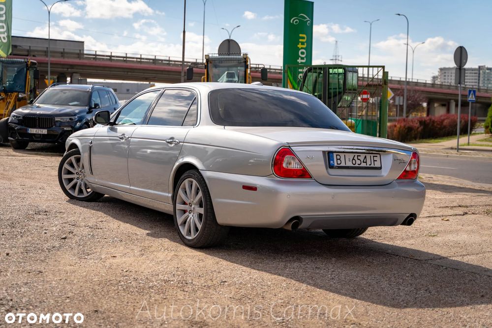 Jaguar XJ - 10