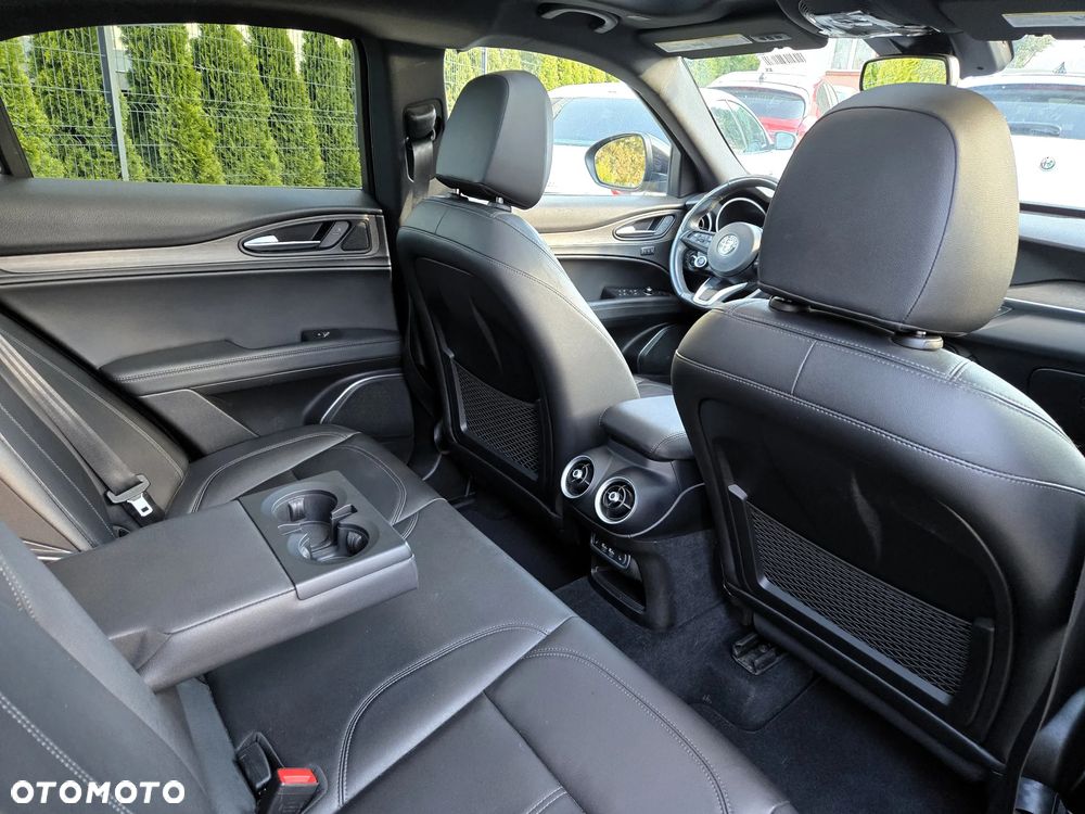 Alfa Romeo Stelvio 2.0 Turbo 16V AT8-Q4 Ti - 27