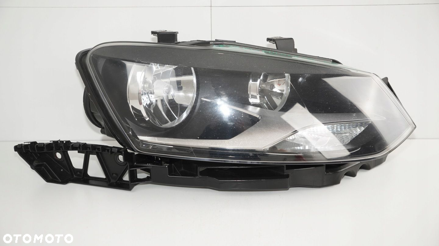LAMPA PRAWY PRZÓD PRZEDNIA VW POLO 6R 09-15R/ - 3