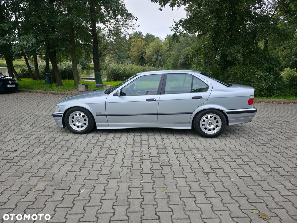 BMW Seria 3 320i - 10